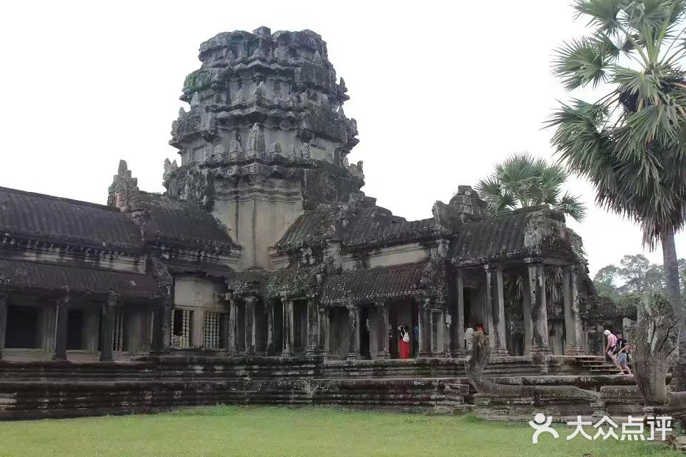 我觉得唯一值得看的是那个巴肯山吧 人又多,逛起来剧热