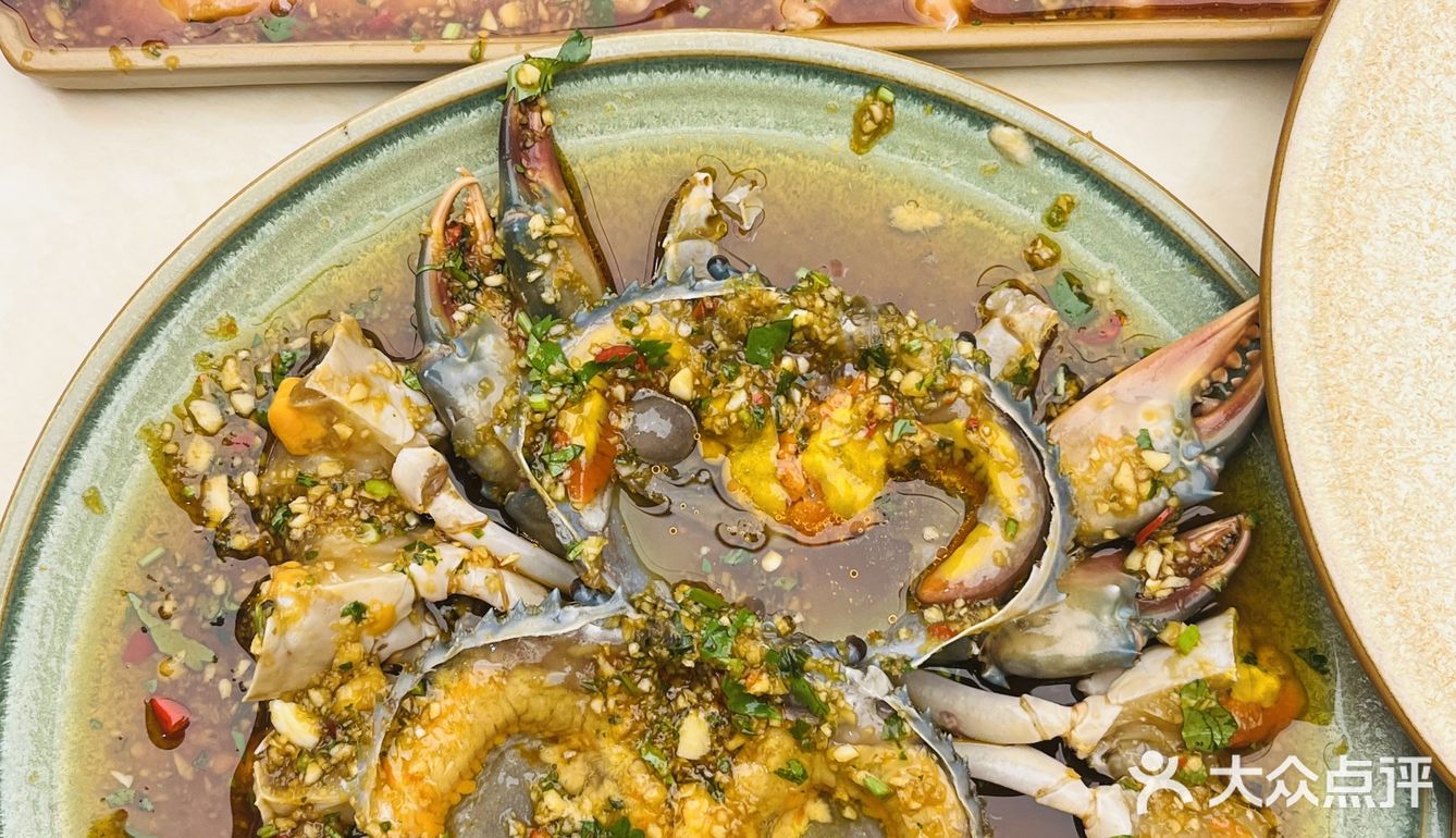 一家做正宗潮汕生腌的店,平时不怎么吃生腌这个品类