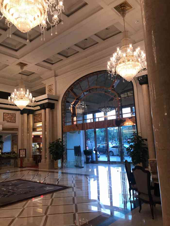 星湖大酒店-"酒店地处繁华市中心,星湖牌坊就在对面,湖.
