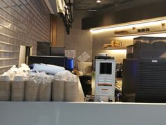 -瑞幸咖啡(岳家嘴地铁站店)