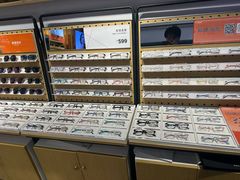 -LOOK眼镜·蔡司依视路配镜(宝山万达店)