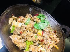 泥炉碳锅牛蛙-西街夜油条·麻团包乌饭