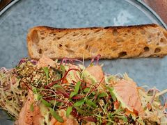烤三文鱼沙拉-O'mills Sourdough Bakery&Bistro(永嘉路店)