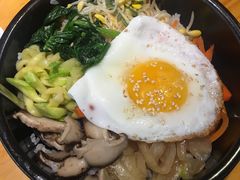 传统石锅拌饭-唯成•韩国炭火烤肉 유성고기