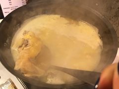 -鲜入围煮花胶鸡海鲜火锅