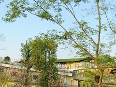 -茅草房·河畔园林火锅