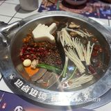 味道还不错哟,一楼环境比较安静 菜品都是迷你的