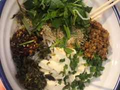 老昆明肉酱豆花米线-雲物小食堂·精致云南小吃(金鹰店)