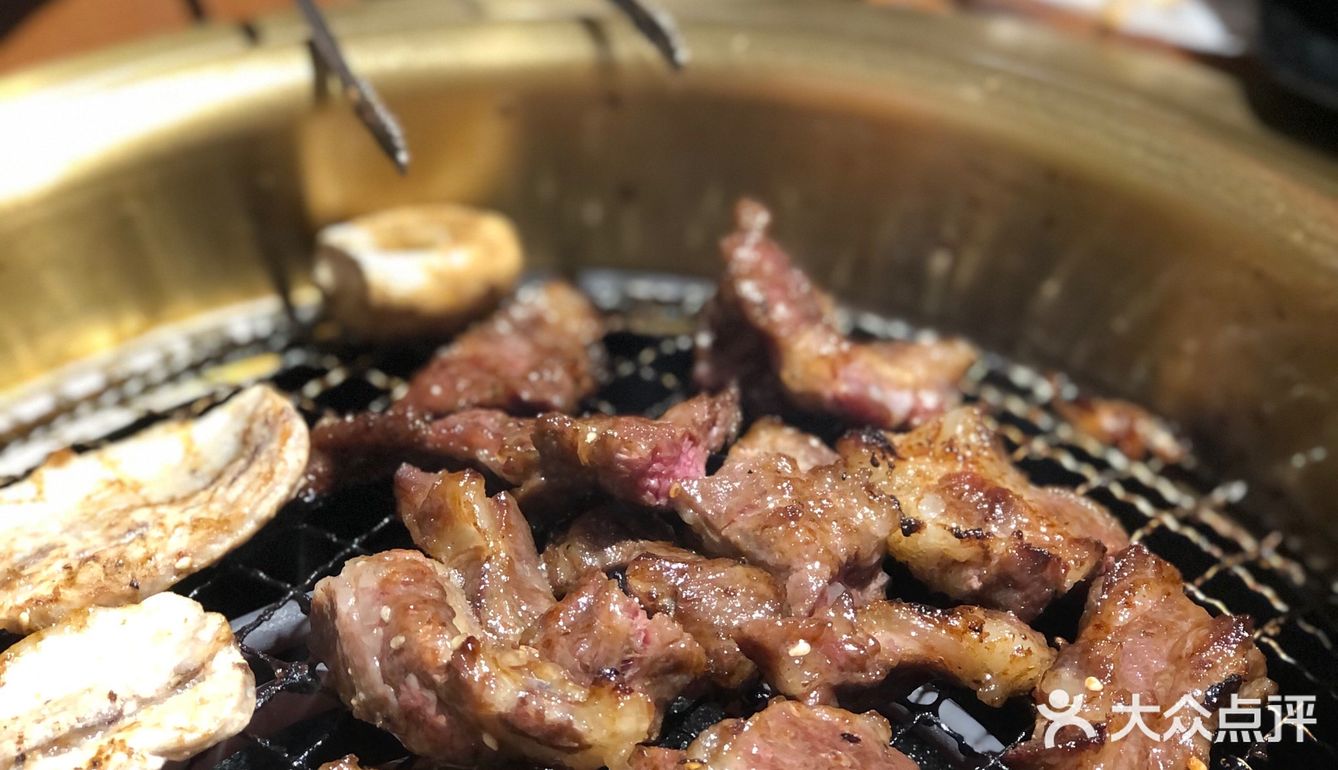 一边喝罐罐烤奶一边吃烤肉，简直要幸福到哭[流泪]好吗？