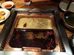 -老牌坊云南鱼豆花火锅(爱建店)
