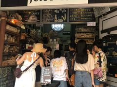 等位区-Juicy Bakery(大学路店)