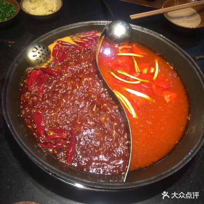 珮姐老火锅(洪崖洞店)番茄鸳鸯锅图片 