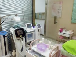 -万阡国际专业祛斑·祛痣·祛疤连锁