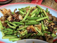 五花肉烧比管-叶派龙虾•招牌香辣蟹·海鲜(中海国际店)