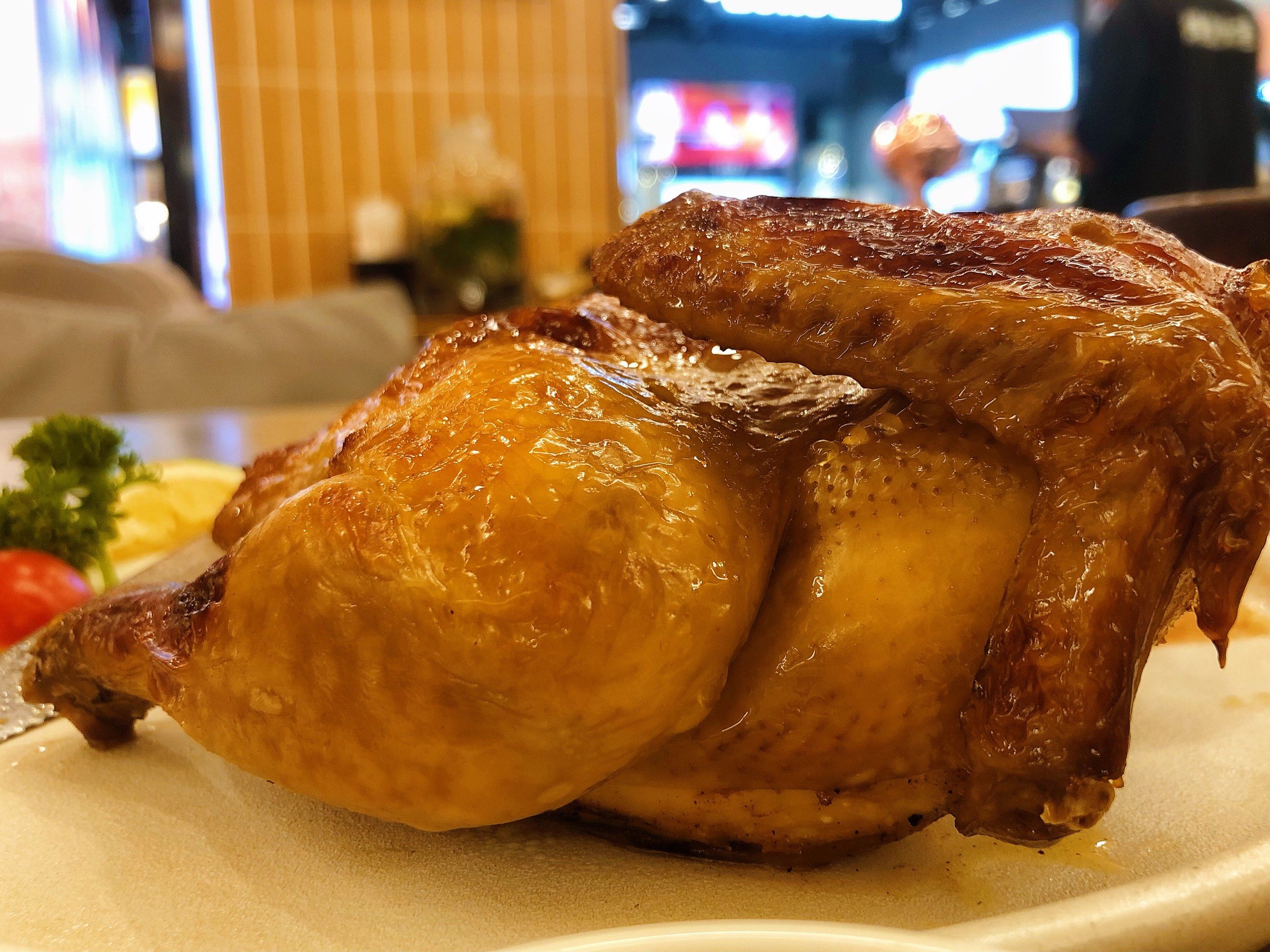 香喷喷肥嘟嘟的烤鸡仔