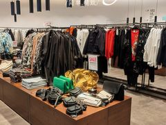 -URBAN REVIVO(上海中庚漫游城店)