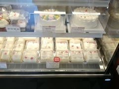 面包甜点陈列柜-红宝石·鲜奶小方·海派西点房(金杨店)