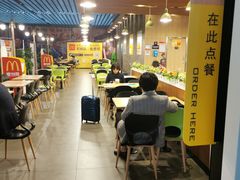 大堂-麦当劳(郑州东高铁站店)