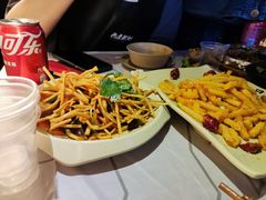 馓子拌皮蛋-巴厘龙虾·榜首油焖大虾(音乐学院·沿江酒馆店)