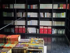 -钟书阁(松江泰晤士小镇店)