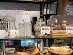 面包甜点陈列柜-Moka Bros 摩卡站(嘉华店)
