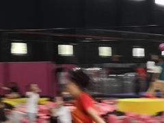 -嘿哟动霸CHUA·新潮玩运动娱乐中心·蹦床滑冰团建乐园