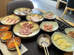 -臻牛烤肉