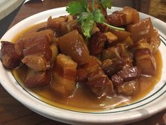 大理雕梅红烧肉-云海肴·汽锅鸡·云南菜(美罗城店)