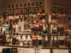 -FOUR PLAY BAR