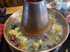 -果松木炭酸菜铜火锅·外婆参鸡汤