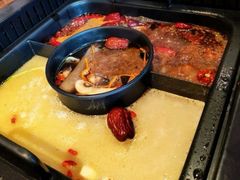 -老牌坊云南鱼豆花火锅(哈西万达店)