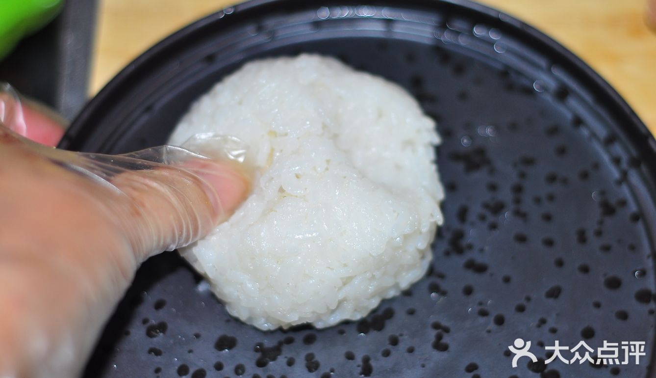 孩子会很喜欢的泰迪肉松饭团