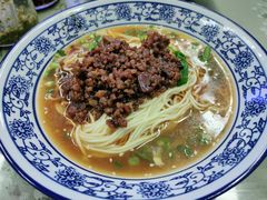 -渝之汇牛肉豌杂面