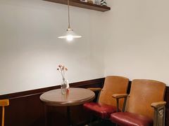 -Café Monson
