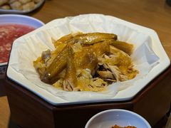 -头上红煨盐鸡·非遗院子餐厅