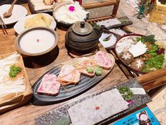 -老牌坊云南鱼豆花火锅(爱建店)