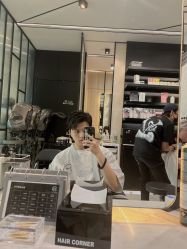 -HAIR CORNER