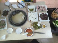 -墨脱石锅椰子鸡•香草鸭•东山羊(大东海店)