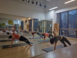 -静待花开瑜伽尊巴会馆