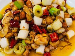 宫爆鸡丁-盐与味葱葱鲫鱼•自贡菜江湖菜(春熙店)