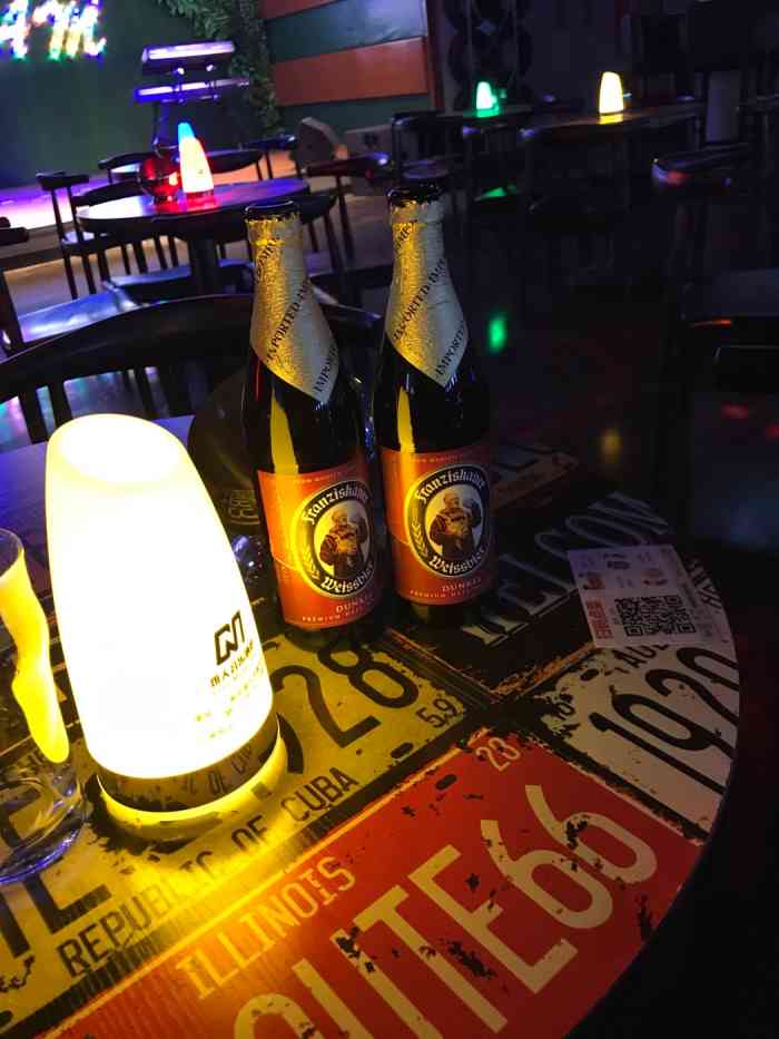 难人音乐酒吧餐厅-"今天我们公司在他们酒吧开会喝酒,他们酒吧.