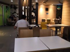 大堂-麦当劳(中山公园龙之梦店)