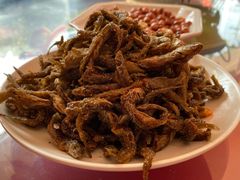 椒盐小溪鱼-黄牛肉馆·皖南土菜
