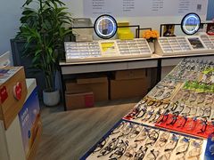 -天空之镜眼镜店蔡司依视路配镜授权零售店(望京颐堤港店)