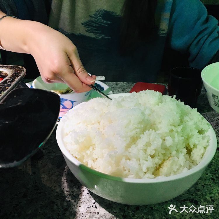 肉很扎实，配菜土豆特别好吃，小伙伴特别爱大白菜
