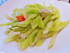西芹炒百合-吴越荣记·苏州菜·松鼠桂鱼(斜塘老街店)