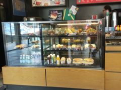 面包甜点陈列柜-星巴克(南京鼓楼吾悦广场店)
