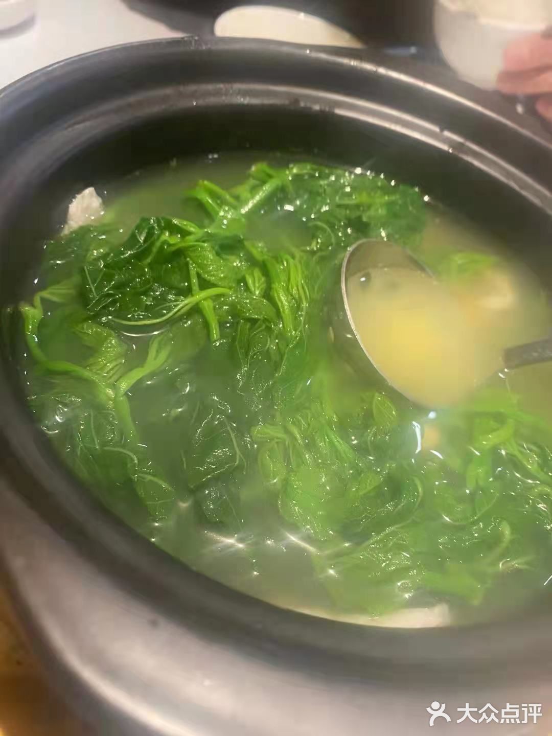 人好多，不过上菜超快的，不得不说专业。猪腰汤必点