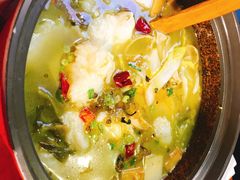 石锅酸菜鱼-周鱼小馆石锅酸菜鱼(活力汇店)