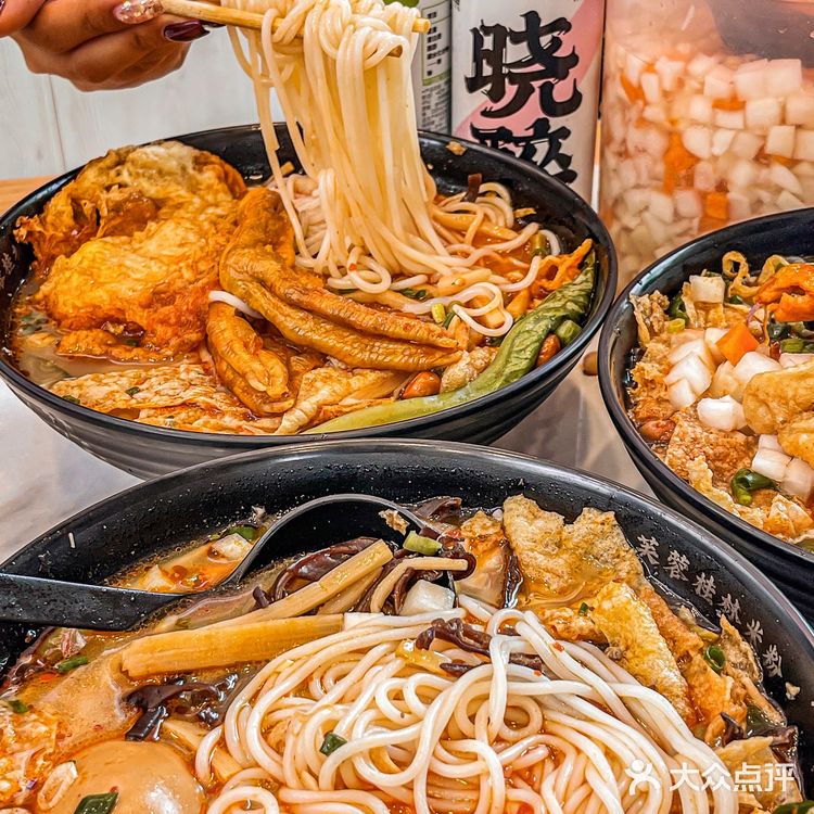 吸满了汤汁的感觉真的太棒了～滑滑糯糯的粉结合汤汁！